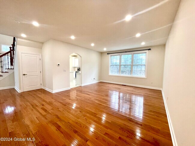 Building Photo - 9 B Poplar Dr