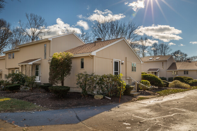 Building Photo - 335 S Pier Rd