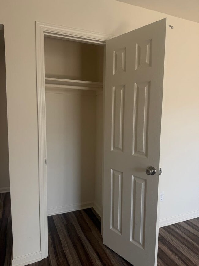 Building Photo - 2 Bedroom 1 Bath Duplex for Rent