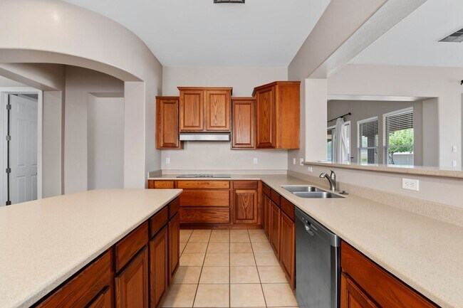 Building Photo - Welcome to this inviting Phoenix Rental - Available!