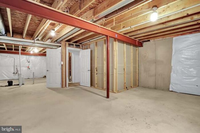 Building Photo - 515 Waterdale Dr