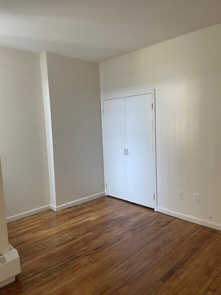 Building Photo - 248 Madison St