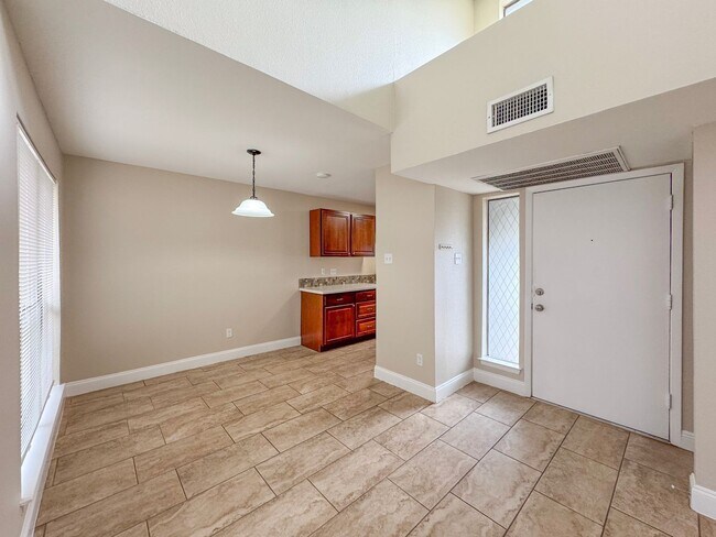 Building Photo - 3843