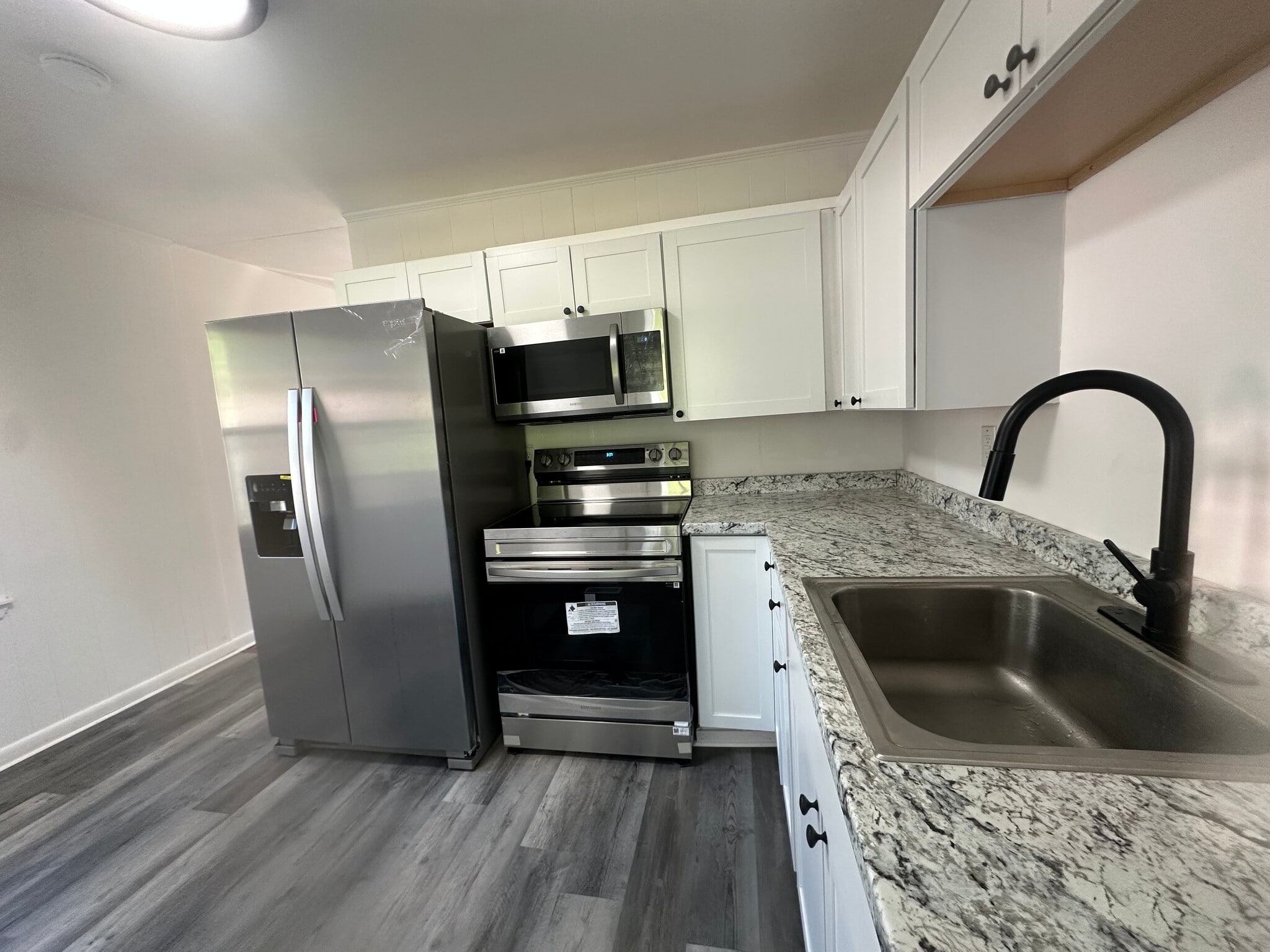 Building Photo - 914 Fleetwood Dr