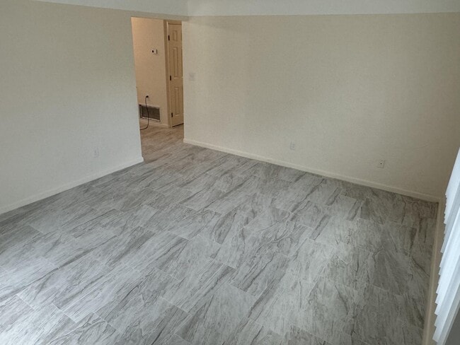 Building Photo - 970 Butia St