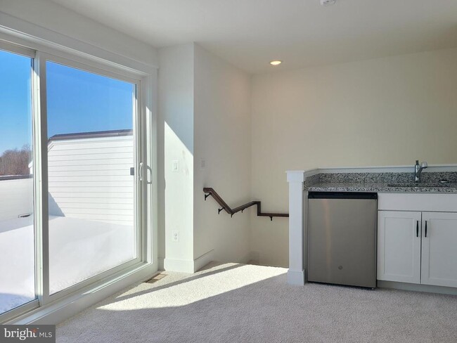 Building Photo - 5046 Bigleaf Rd