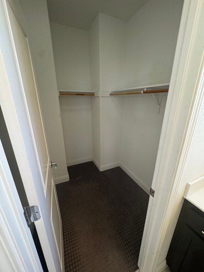 Building Photo - 3 bedroom | 3.5 bathroom | Davis Single Fa...