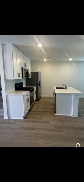 Building Photo - 3060 Nori Shores Dr