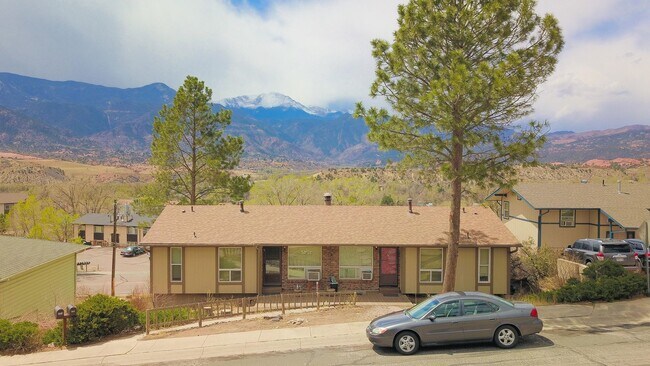 Building Photo - 608 Crown Ridge Dr