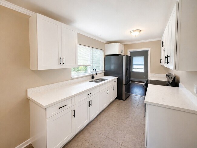 Building Photo - 225 Sarlee Dr