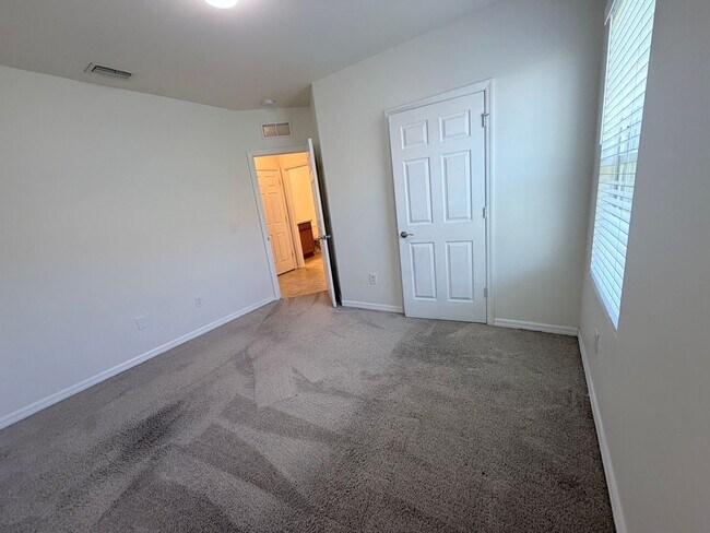 Building Photo - 1621 SW 10th Ave