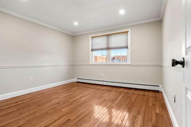 Building Photo - 305 Pine St