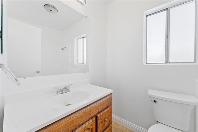Building Photo - 5709 Hazeltine Ave