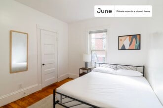 Building Photo - Room in Shared 4 bed/1 bath home