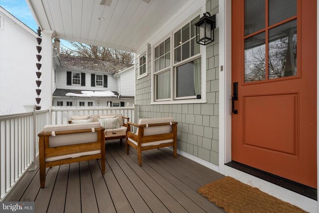 Building Photo - 3741 River Rd