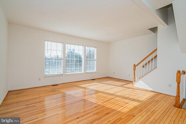 Building Photo - 2507 James Maury Dr