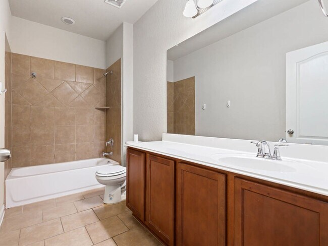 Building Photo - Charming Home Awaits: Spacious & Modern Living in a Prime Location