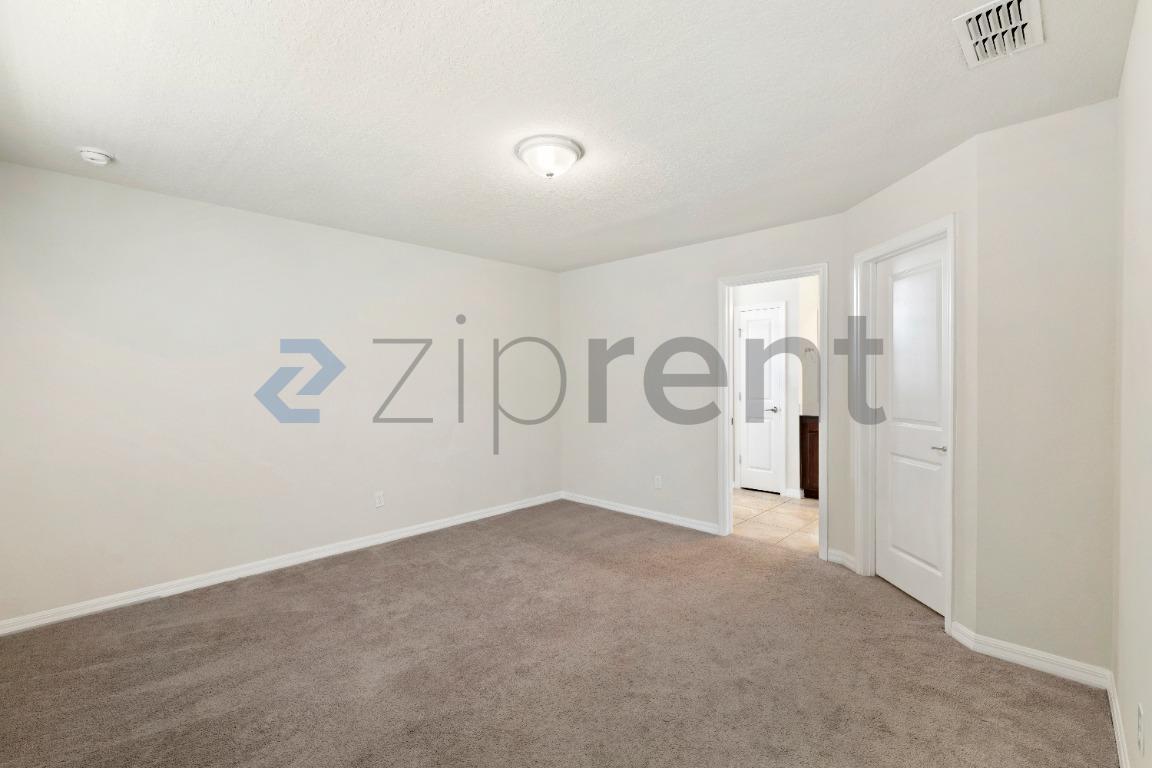 Building Photo - Unit