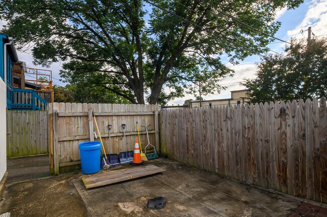 Building Photo - 1109 W 40th St