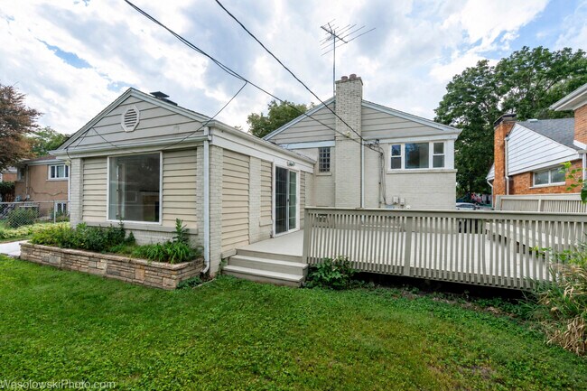 Building Photo - 7261 E Prairie Rd