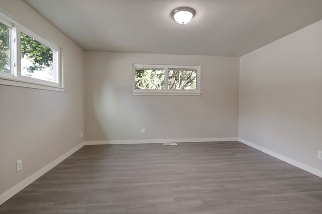 Building Photo - Remodeled Lacey Rambler