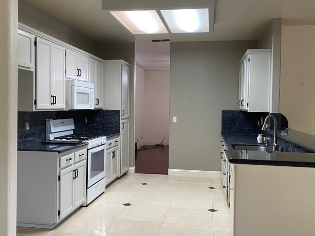 Building Photo - 1727 Wingfoot Dr