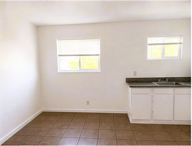 Building Photo - 151 Catron Dr