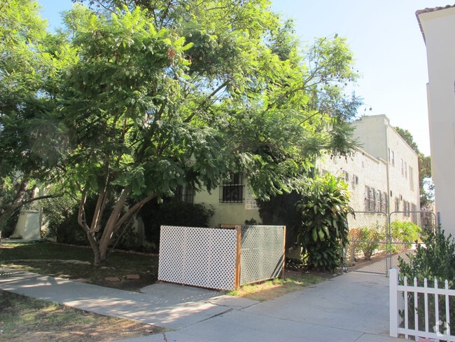 Building Photo - 822 N Las Palmas Ave