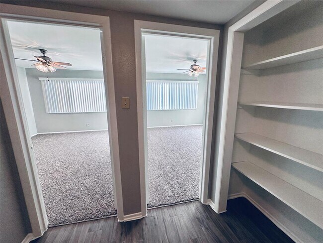 Building Photo - 601 W 11th St