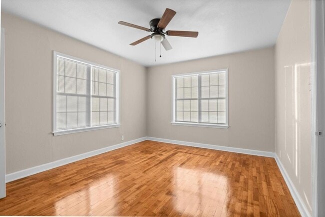 Building Photo - 1214 E St NW