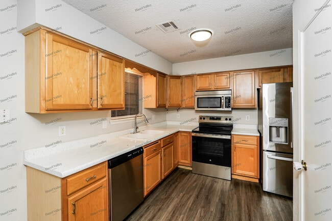 Building Photo - 108 W South Park St