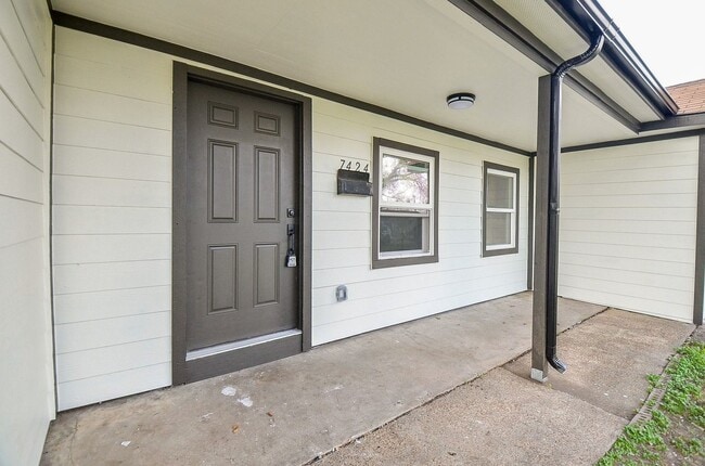 Building Photo - 7424 Stanwick Dr