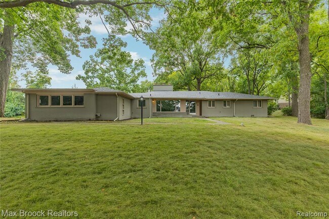 Building Photo - 3988 Lakeland Ln