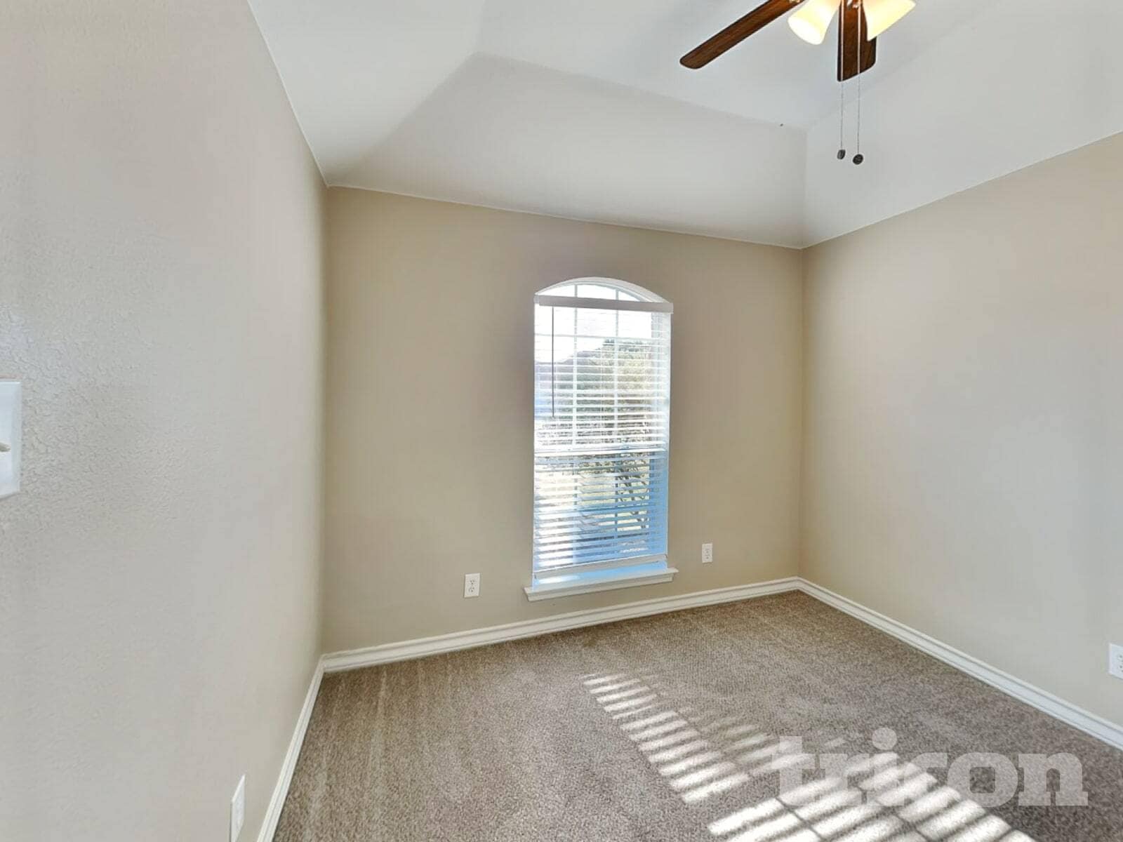 Building Photo - 2108 Cancun Dr