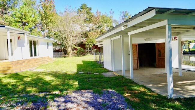 Building Photo - 3702 Rollins Dr