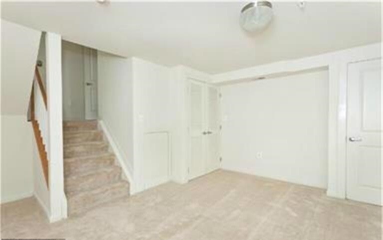 Building Photo - 117 Station North Mews