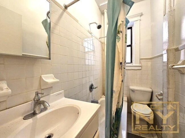 Building Photo - 1 bedroom in ASTORIA NY 11103
