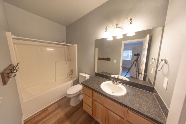 Building Photo - Three bedr. one level home in Washougal - Fenced yard