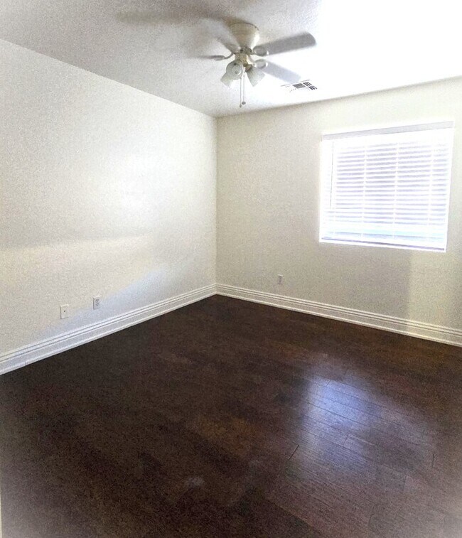 Building Photo - Stunning upgraded 4-bedroom 2-bathroom home