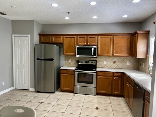 Building Photo - 2060 Cypress Bay Blvd