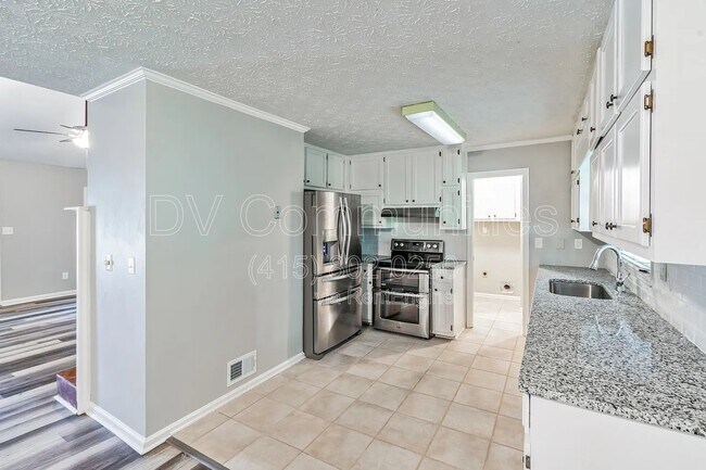 Building Photo - 2557 Ashley Cir