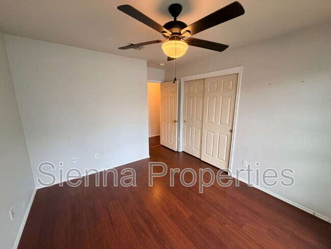 Building Photo - 1006 Reynaldo St
