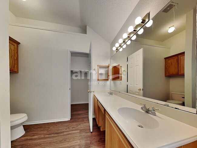 Building Photo - 219 Dartmouth Dr