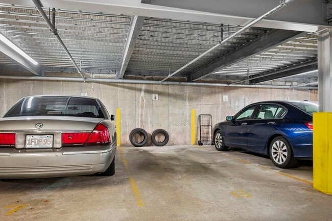 Building Photo - 295 Lynn Shore Dr