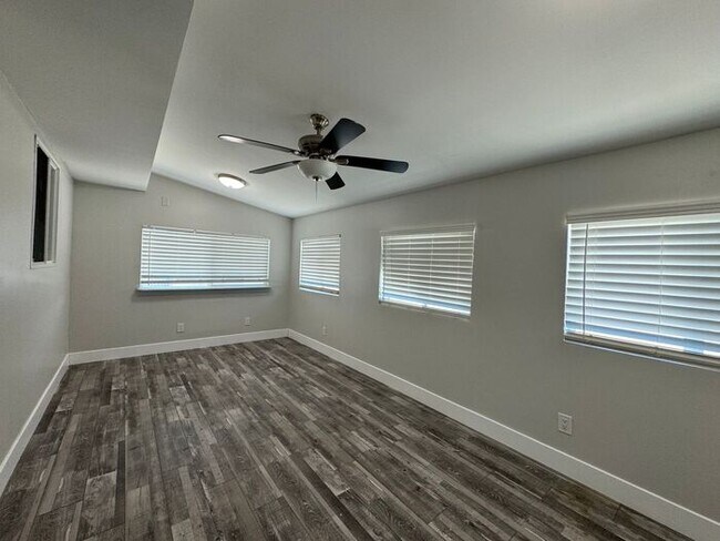 Building Photo - Apply Here: https://realty480pm.appfolio.c...
