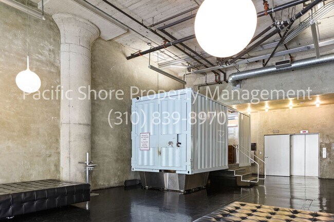 Building Photo - Large Loft with Modern Finishes at Historic Toy Factory Lofts!