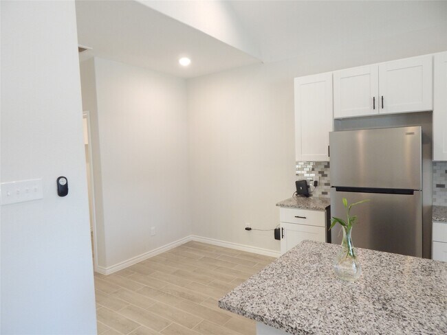 Building Photo - 230 Northlawn St