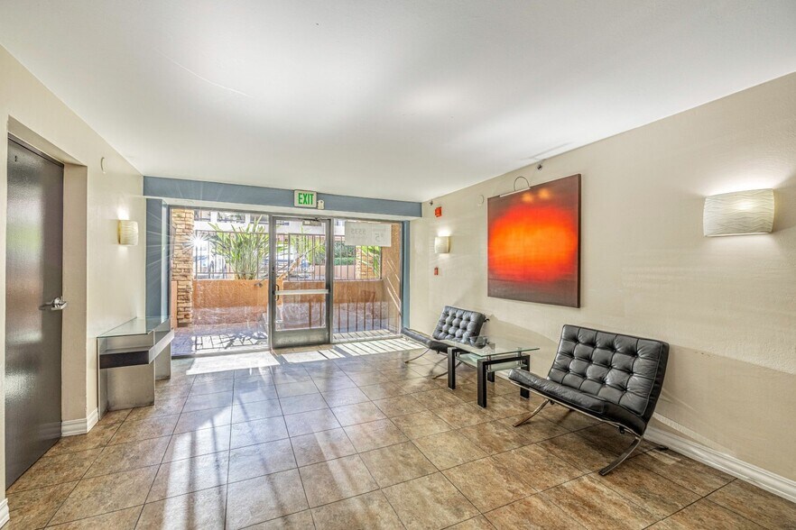 Building Photo - 5535 Canoga Ave