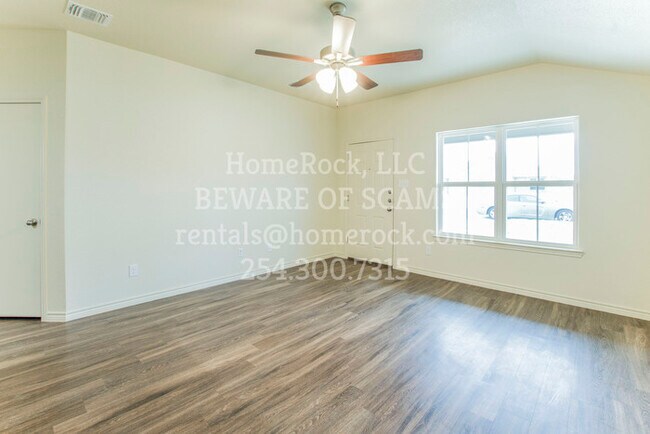 Building Photo - 3101 Ochiltree Dr
