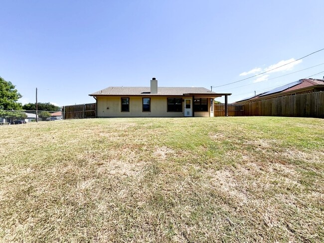 Building Photo - Available NOW!!!! This charming 1 story, 3 bedroom, 2 bath house could be your next home! Beautif...